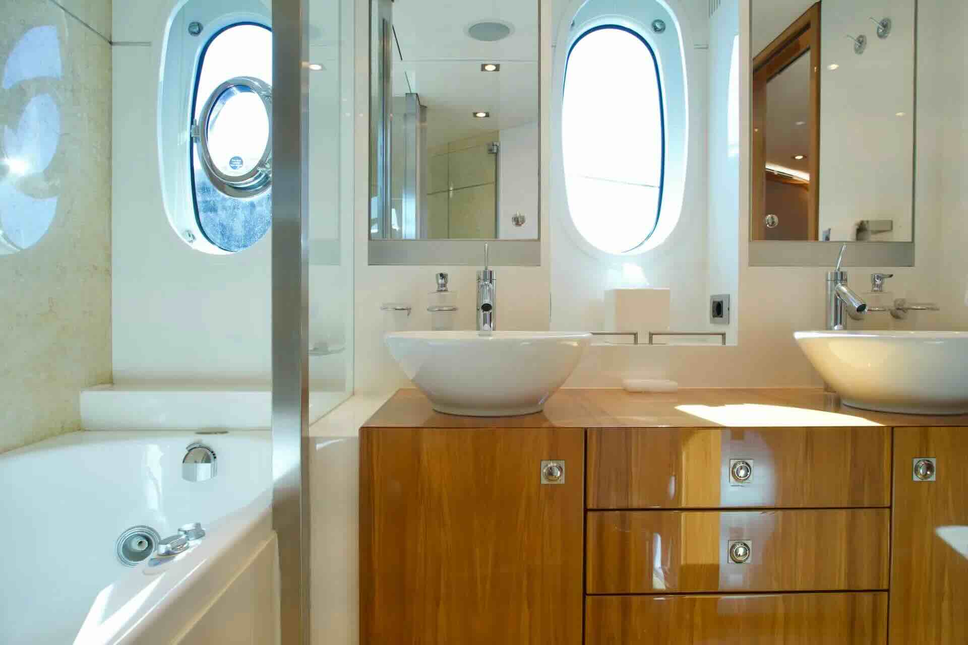 Indoor bathroom Jacuzzi aboard SEA BREEZE ONE